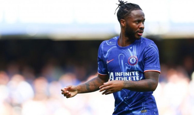 英媒：斯特林目前照常训练，期待冬窗寻找合适的俱乐部加盟